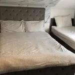 Green Lodge-Room-16