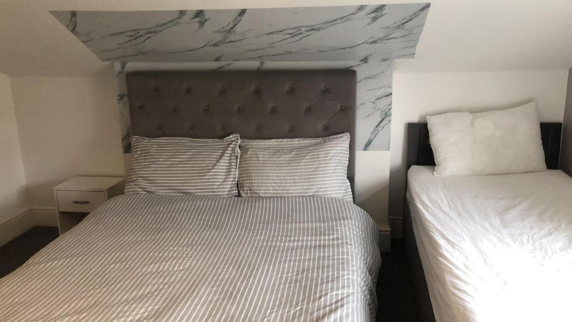 Bed & Breakfast Lodge-room-16